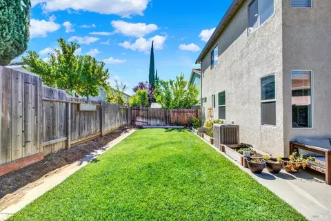 Exterior - 608 Edenderry Dr, Vacaville, CA 95688 photo 9 of 16