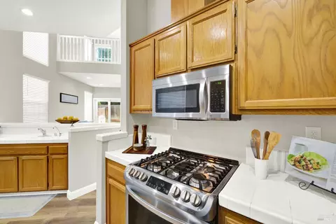 Kitchen - 608 Edenderry Dr, Vacaville, CA 95688 photo 6 of 6