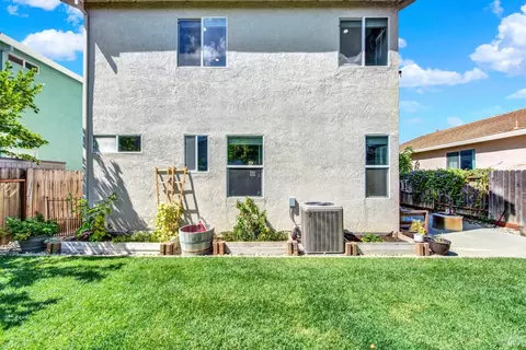 Exterior - 608 Edenderry Dr, Vacaville, CA 95688 photo 11 of 16