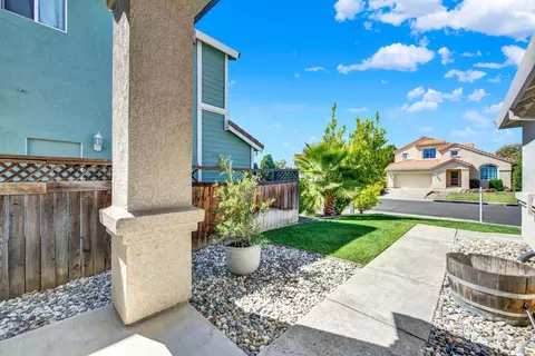 Exterior - 608 Edenderry Dr, Vacaville, CA 95688 photo 7 of 16
