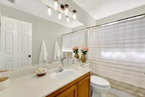 Bath - 608 Edenderry Dr, Vacaville, CA 95688 photo 6 of 6