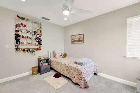 Bedroom - 608 Edenderry Dr, Vacaville, CA 95688 photo 5 of 7