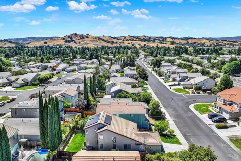 View/Area - 608 Edenderry Dr, Vacaville, CA 95688 photo 4 of 10