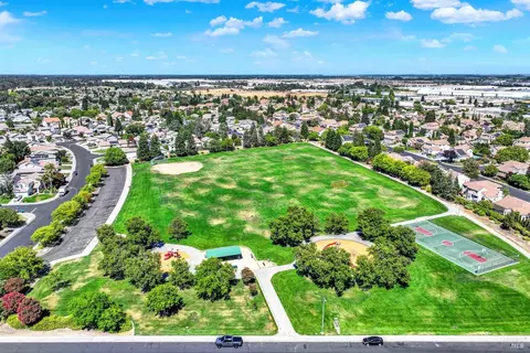 View/Area - 608 Edenderry Dr, Vacaville, CA 95688 photo 9 of 10