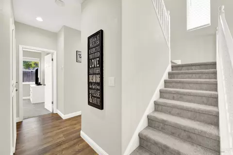 Entry Way - 608 Edenderry Dr, Vacaville, CA 95688 photo 5 of 9