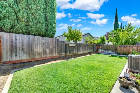 Exterior - 608 Edenderry Dr, Vacaville, CA 95688 photo 8 of 16