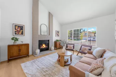 206 Kirkwood Ct, Vacaville, CA 95687
