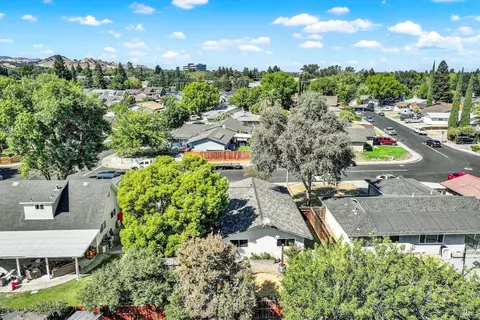 View/Area - 306 Cascade Dr, Vacaville, CA 95687 photo 4 of 5