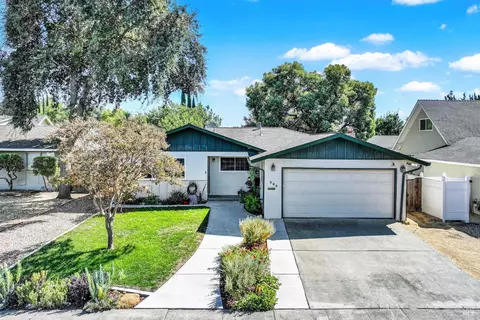 Exterior - 306 Cascade Dr, Vacaville, CA 95687 photo 2 of 31