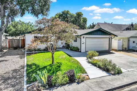 Exterior - 306 Cascade Dr, Vacaville, CA 95687 photo 3 of 31