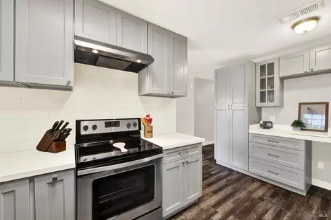Kitchen - 306 Cascade Dr, Vacaville, CA 95687 photo 8 of 10