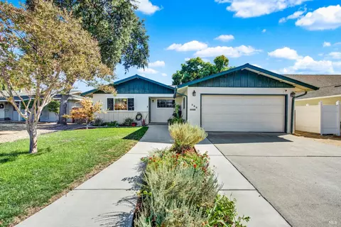 Exterior - 306 Cascade Dr, Vacaville, CA 95687 photo 5 of 31