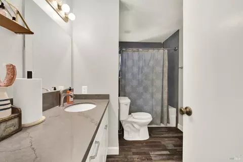 Bath - 306 Cascade Dr, Vacaville, CA 95687 photo 6 of 7