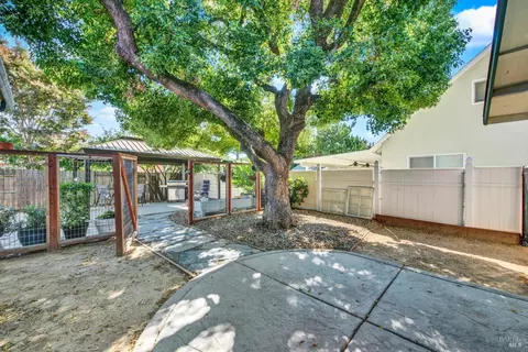 Exterior - 306 Cascade Dr, Vacaville, CA 95687 photo 12 of 31