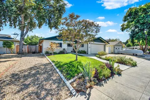 Exterior - 306 Cascade Dr, Vacaville, CA 95687 photo 9 of 31