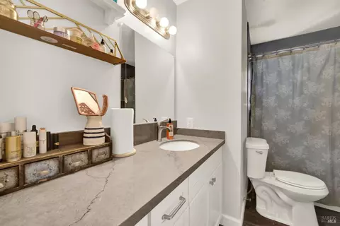 Bath - 306 Cascade Dr, Vacaville, CA 95687 photo 5 of 7