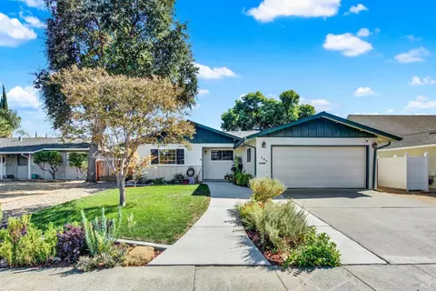Exterior - 306 Cascade Dr, Vacaville, CA 95687 photo 4 of 31