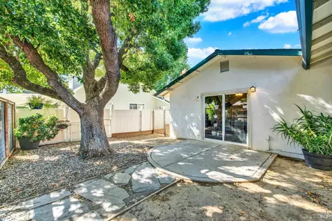 Exterior - 306 Cascade Dr, Vacaville, CA 95687 photo 16 of 31