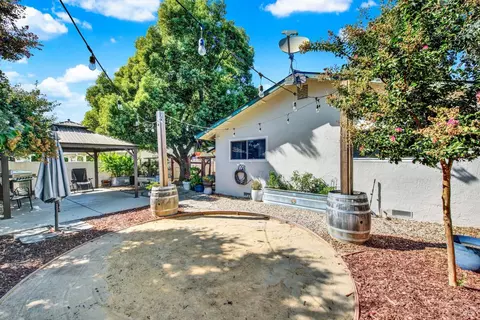 Exterior - 306 Cascade Dr, Vacaville, CA 95687 photo 27 of 31