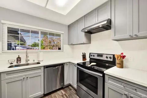 Kitchen - 306 Cascade Dr, Vacaville, CA 95687 photo 5 of 10