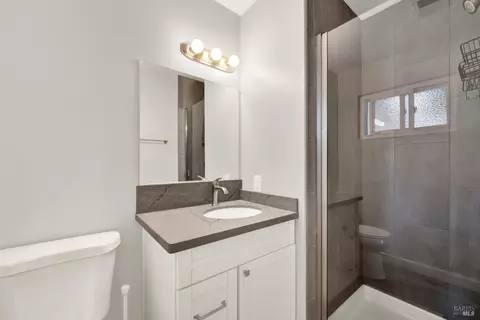 Bath - 306 Cascade Dr, Vacaville, CA 95687 photo 1 of 7