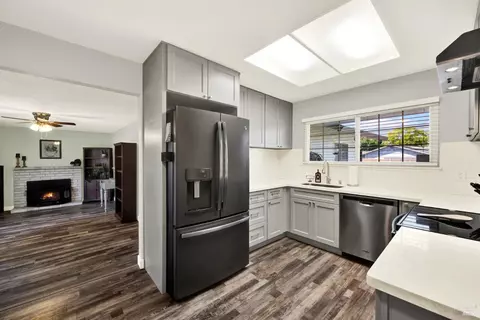 Kitchen - 306 Cascade Dr, Vacaville, CA 95687 photo 2 of 10