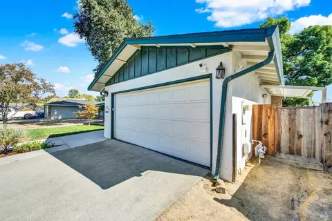 Exterior - 306 Cascade Dr, Vacaville, CA 95687 photo 7 of 31