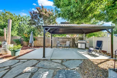 Exterior - 306 Cascade Dr, Vacaville, CA 95687 photo 18 of 31