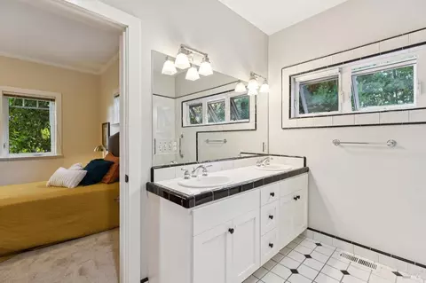 Bath - 490 Denmark St, Sonoma, CA 95476 photo 3 of 6