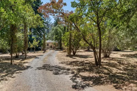 1620 Big Cedar Ln, Sebastopol, CA 95472