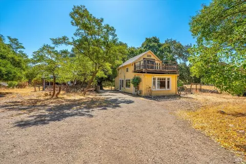 19434 8th St E, Sonoma, CA 95476
