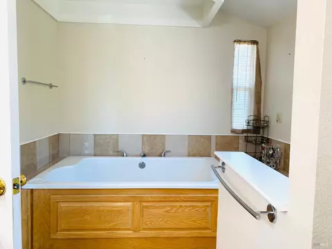 Bath - 124 Thacker Ct, Vallejo, CA 94591 photo 5 of 9