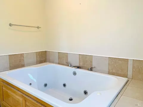 Bath - 124 Thacker Ct, Vallejo, CA 94591 photo 3 of 9