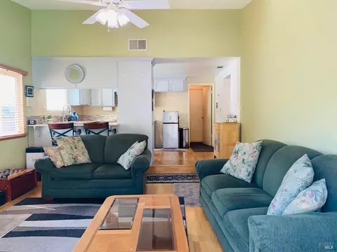 Living - 124 Thacker Ct, Vallejo, CA 94591 photo 6 of 9