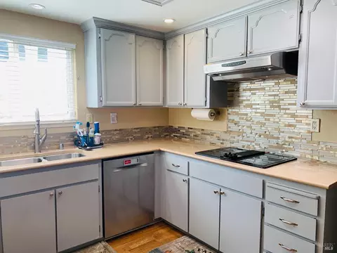 Kitchen - 124 Thacker Ct, Vallejo, CA 94591 photo 3 of 5