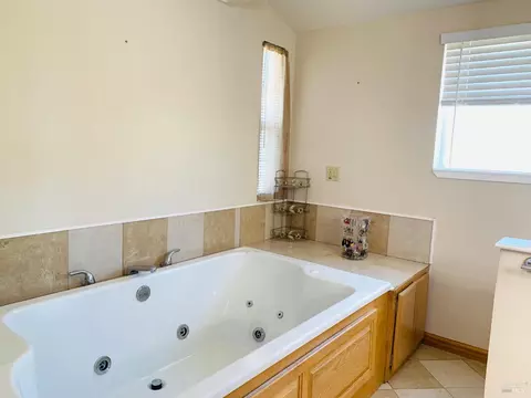 Bath - 124 Thacker Ct, Vallejo, CA 94591 photo 1 of 9