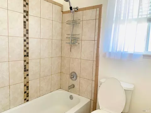 Bath - 124 Thacker Ct, Vallejo, CA 94591 photo 7 of 9
