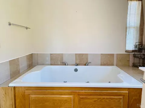 Bath - 124 Thacker Ct, Vallejo, CA 94591 photo 2 of 9