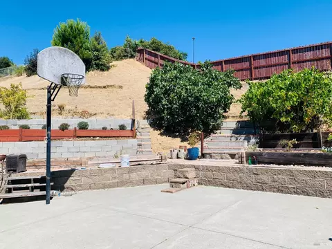 Exterior - 124 Thacker Ct, Vallejo, CA 94591 photo 7 of 12