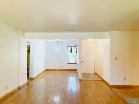 Living - 124 Thacker Ct, Vallejo, CA 94591 photo 3 of 9