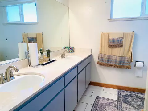 Bath - 124 Thacker Ct, Vallejo, CA 94591 photo 8 of 9