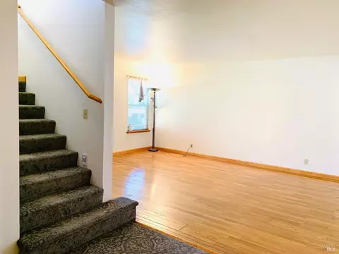 Living - 124 Thacker Ct, Vallejo, CA 94591 photo 5 of 9