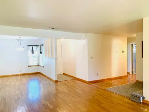 Living - 124 Thacker Ct, Vallejo, CA 94591 photo 1 of 9