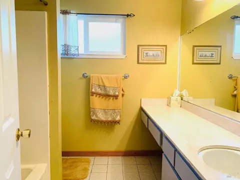 Bath - 124 Thacker Ct, Vallejo, CA 94591 photo 9 of 9