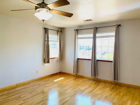 Living - 124 Thacker Ct, Vallejo, CA 94591 photo 9 of 9