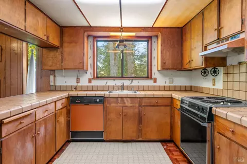 Kitchen - 24465 Sherwood Rd, Willits, CA 95490 photo 2 of 2