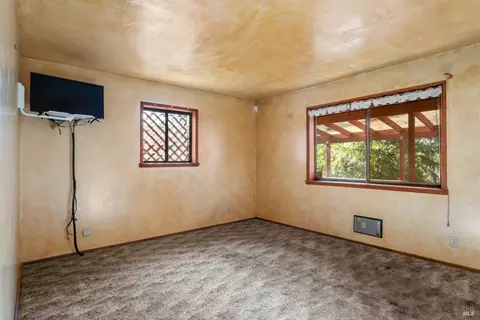 Bedroom - 24465 Sherwood Rd, Willits, CA 95490 photo 2 of 3