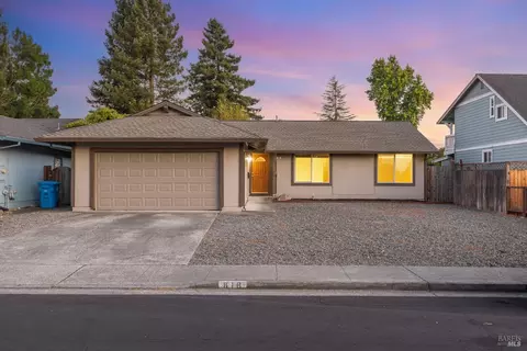 818 Lilac Way, Rohnert Park, CA 94928
