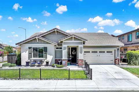 901 Goldfinch Cir, Vacaville, CA 95688