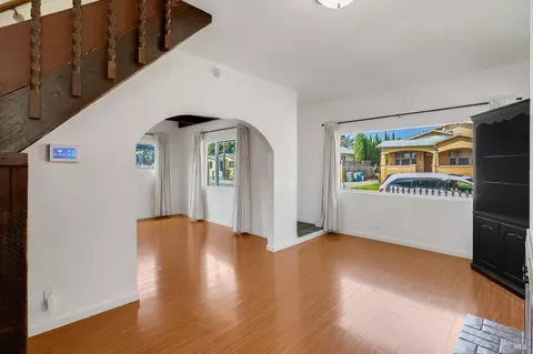 Living - 112 Glenn St, Vallejo, CA 94590 photo 5 of 9